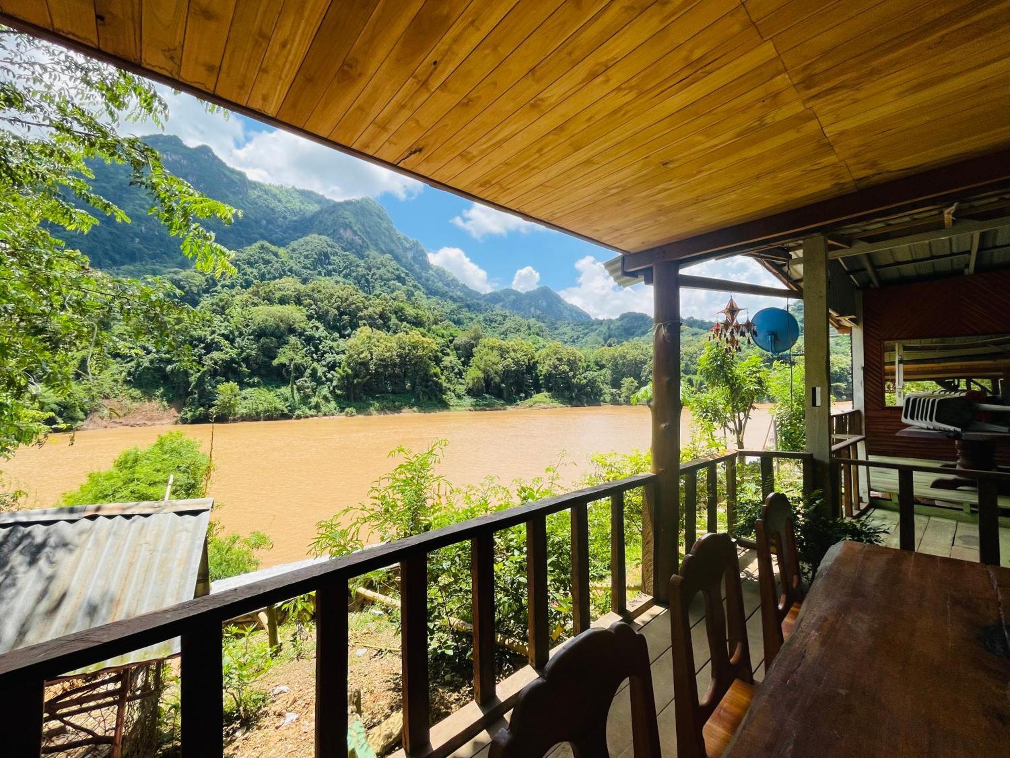 Nong Khiaw Ing Ing Mountain View Panzió Kültér fotó
