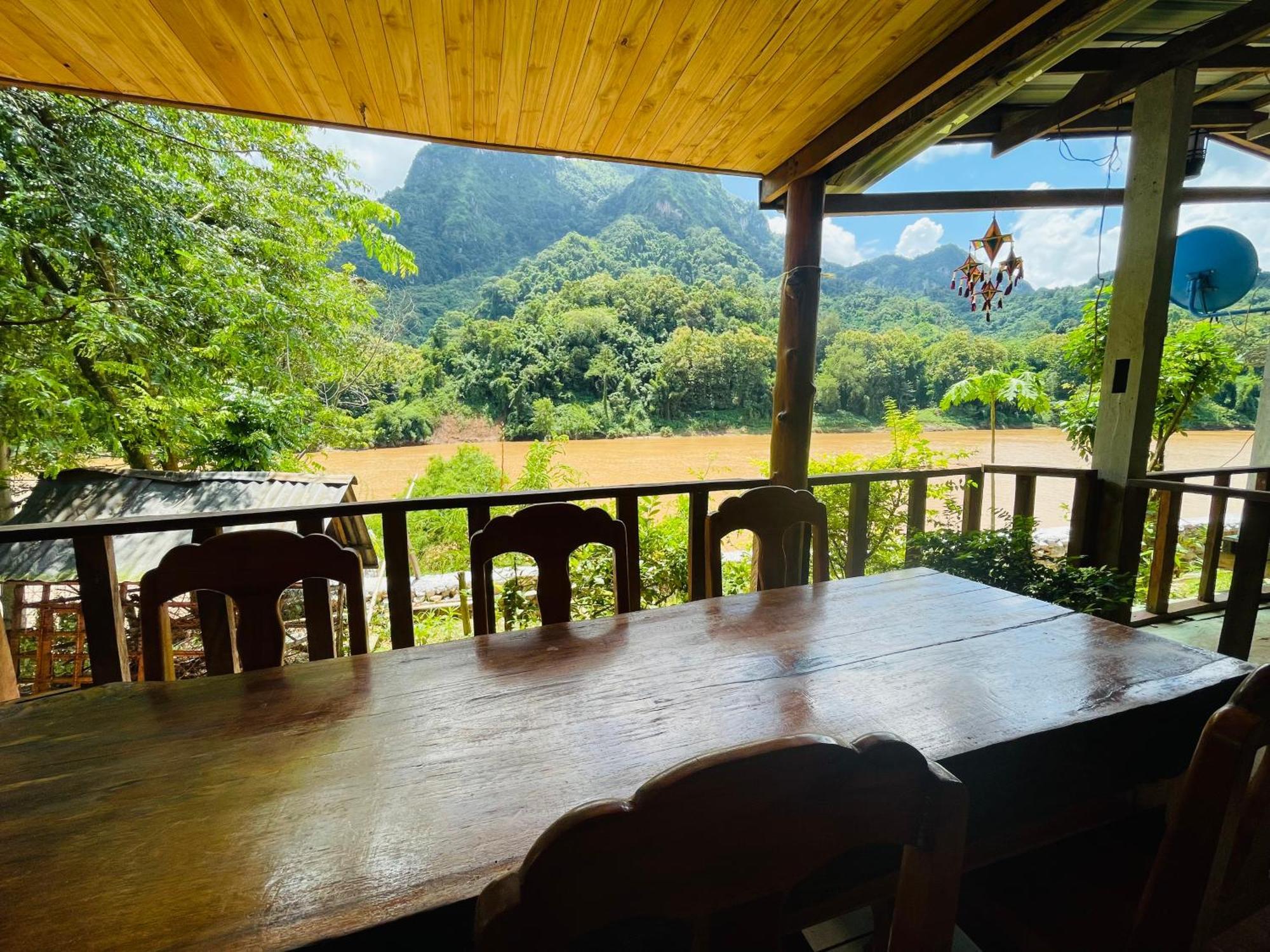 Nong Khiaw Ing Ing Mountain View Panzió Kültér fotó